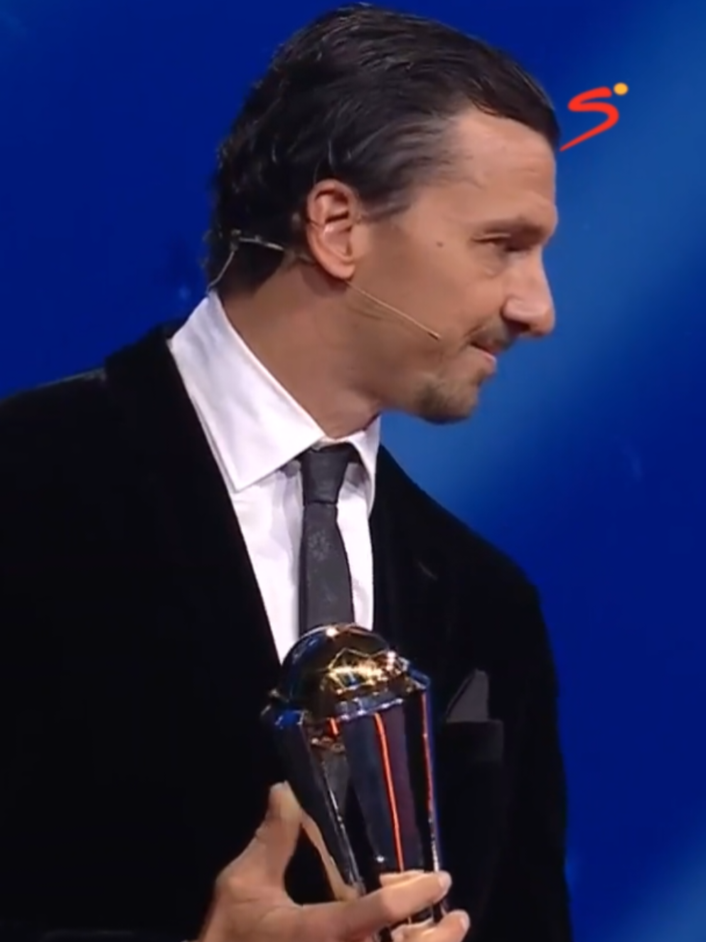 Zlatan 🐐🇸🇪 The Swedish football legend wins the UEFA President's Award for 2025 👏👏 #SportsonTikTok #ChampionsLeague #SSUCL #UCL #UCLdraw 
