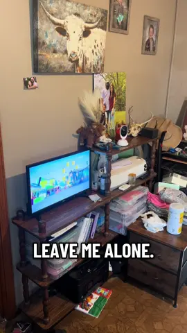 Behind the scene 😂 levi walked in on me recording… how awkward