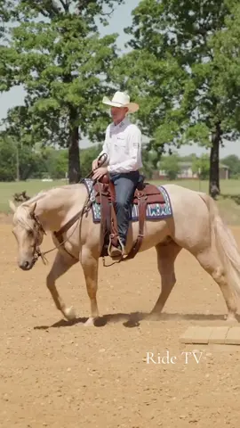 Do you have a looky horse inside the arena?  Bud Lyon shares his philosophy on how to deal with spooky colts while working on obstacles.  Check out his Ranch Trial Masterclass over on Ride TV ➡️ link in bio. 