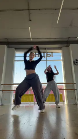 👀 @YULIYA dc:@Kimmiiz.official (ครูคิม)🇹🇭 #rec #dancetrend 