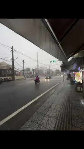 con ghét vì một tuổi thơ không có đầy đủ ba và mẹ.