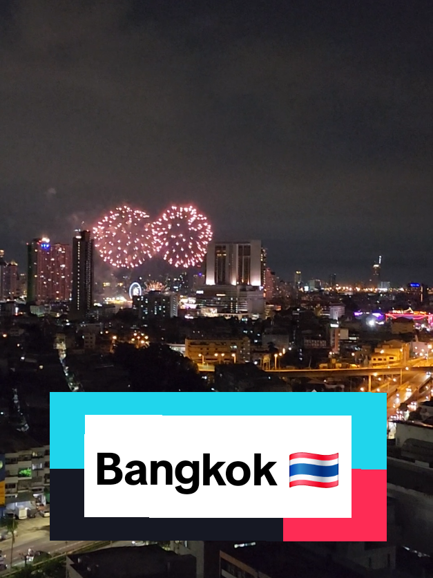Have you seen the fireworks every week in Bangkok near Asiatique? #Bangkok #Thailand #ThailandTravel #BangkokThingsToDo 