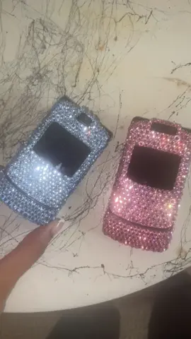 The cutest order! #2005 #motorola #motorolarazr #motorolarazrv3i 