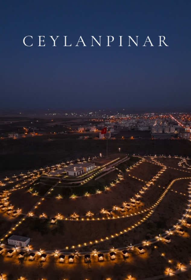 Geceyi aydınlatan şehir... 🌟✨ Ceylanpınar'nın kalbinden, bayrağın gururla dalgalandığı tepeden ışıkların parladığı anlar.  Videoların devamı için hesabımızı takipte kalın 🍀 #ceylanpınar #şanlıurfa #keşfet #keşfetteyizzz #beniöneçıkart 