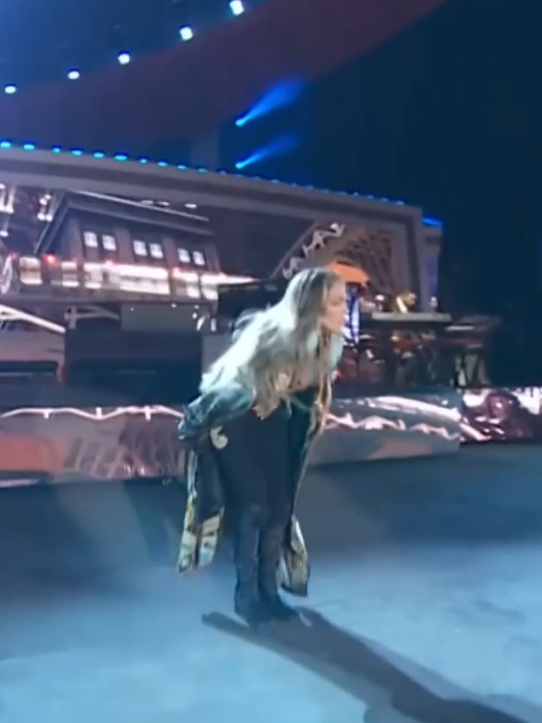 Jennifer Lopez on stage 😖 #jeniferlopez #jlo #jenniferlopez 