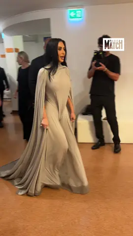 #kimkardashian #kardashians #dvf #venice #onregardequoi 