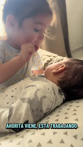 Mi bebe la mas enamorada de su bebe! 🩷🩵 #toddlersoftiktok #toddlermom #babylove #siblinggoals #fyppppppppppppppppppppppp 