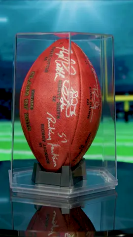 🏈 Legends United 🏈 Up for grabs in our Elite Auction is a Pro Football Hall of Fame Class of 2010 NFL Football, signed by 7 icons including Jerry Rice, Emmitt Smith, and Dick LeBeau (Beckett). 🔗https://prstn.co/EliteAuction