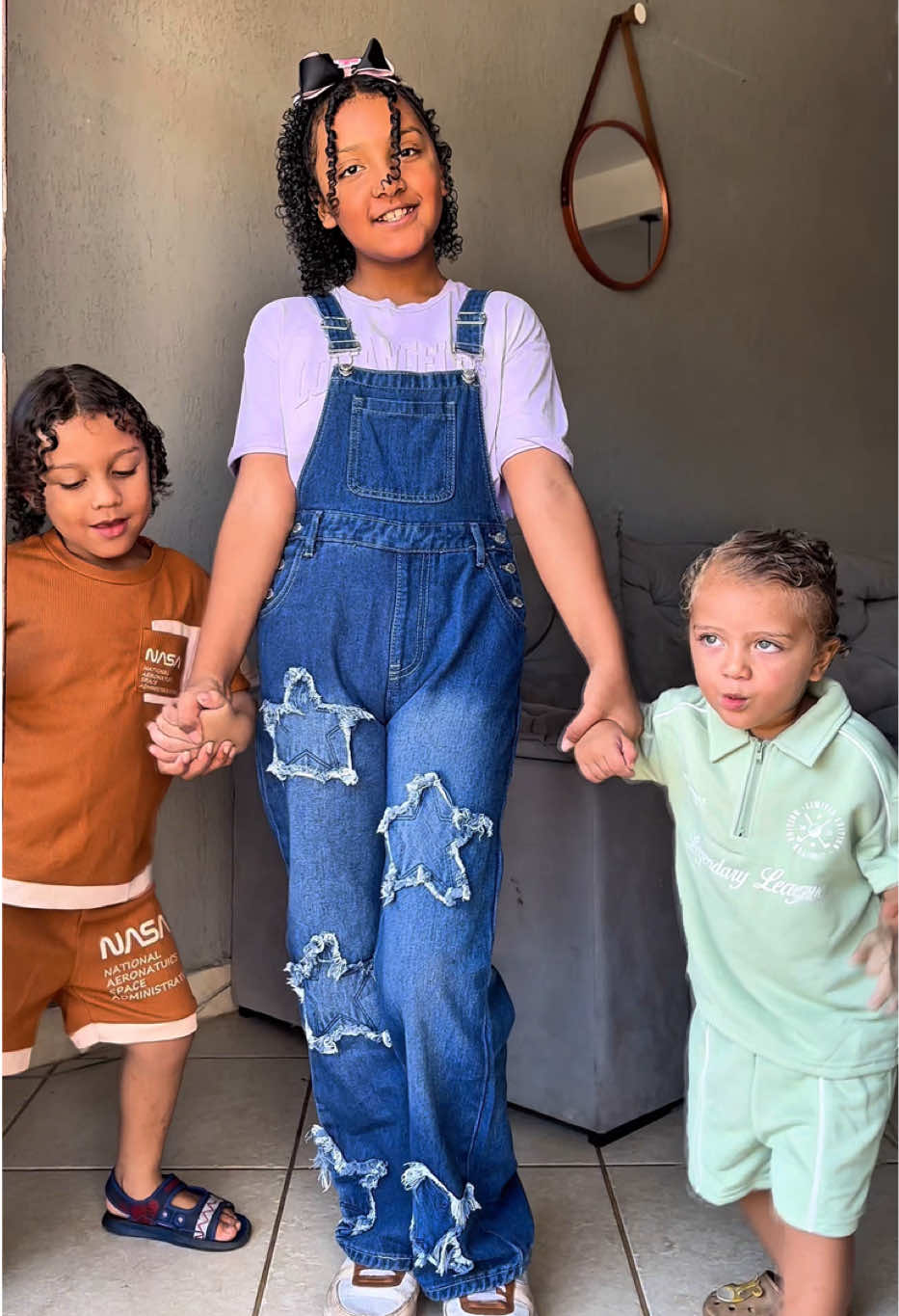 ✨Expectativa x Realidade kids✨ Gostaram ? Fique atento às novidades pesquisando e seguindo os nomes das lojas SHEIN Souflis,SHEIN SLAYR KIDS,Genkimix Kids,SUMWON Kids,Cozy Pixies . Use 8BRKbialourolopes601 para ganhar descontos! Nome da loja: SHEIN SLAYR KIDS SHEIN 2pcs Tween Girl Crew Neck 3D Letter Print Solid Color T-Shirt And Shorts Set 🆔 20140060 🔗 https://shein.top/i64xhwg Nome da loja: SHEIN SLAYR KIDS SHEIN Tween Girls’ Y2K Casual Stonewashed Frayed Star Pattern Denim Overalls Jumpsuit Without Vest,Tween Girl Back To School Clothes Outfits 🆔 50162905 🔗 https://shein.top/olo61xp Nome da loja: Genkimix Kids SHEIN Genkimix Kids 2pcs/Set Young Boy Casual Sportswear Set, Including Colorblock English Letter Printed Short Sleeve T-Shirt And Shorts, Suitable For Outdoor Activities, School, And Leisure Sports In Summer 🆔 34741277 🔗 https://shein.top/69sqolc Nome da loja: SUMWON Kids SUMWON Kids Sports Co-Ord Set Half Zip Polo Legendary League Athletic World Series Golf Club Preppy Summer Spring 2024 Casual Wear Matching Set 🆔 53909545 🔗 https://shein.top/vuz2xgm #SHEINKIDS #SHEINtrends #SHEINforAll  @SHEIN Brasil  @SHEIN 