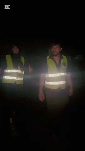 چوھدری ظفراقبال بھٹی صدر تحصیل سمبڑیال رات کے اندھیرے میں پانی کے مشکل راستوں سے گزرتے ہوئے اپنی ٹیم کے ہمراہ ڈگری ۔ سندرپور۔بدر۔ کالا گھمناں ۔ اور دیگر گاؤں میں کھانا تقسیم کرتے ہوئے#pmml #Flood #foryou #pmmlsocialmedia #sialkotinternashionalairport 