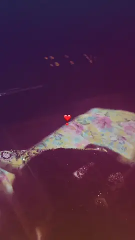 حتى العمر لو تطلب العمر بعطيك  خذيت قلبي معك من صغر سني  وخذيت كل الود وش عاد يرضيك  مرت سنين ولا تغيرت لاني اول غرامي انت وأعشق وماضيك