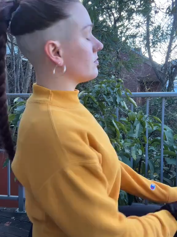 @cleoalice_ is undershaved and cute