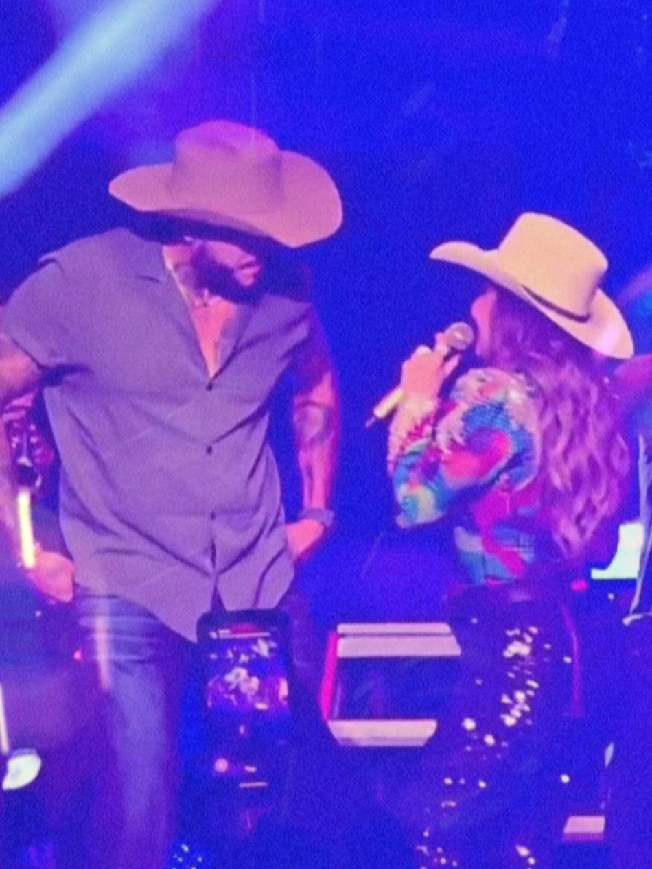 Que Alguien Me explique!!!! #aliciavillarreal #cibadhdzoficial #aliciavillarealoficial #aliciavillarealtour2025 #aliciavillareal   @@lavillarrealmx @Cibad 