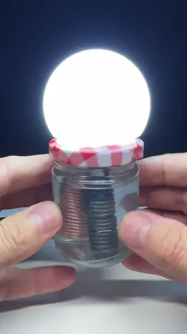 Endless Light with Water and Salt ⚡💡 | DIY Emergency. Do you want free light forever? 🔥 Watch how I created an emergency lamp powered by water and salt 🧂💧. It works by simply replacing the water and the aluminum electrode 🔋. A simple, useful idea – perfect for blackouts or camping! 🏕️  #DIY   #LifeHack #GreenEnergy #WaterAndSalt #Technology 