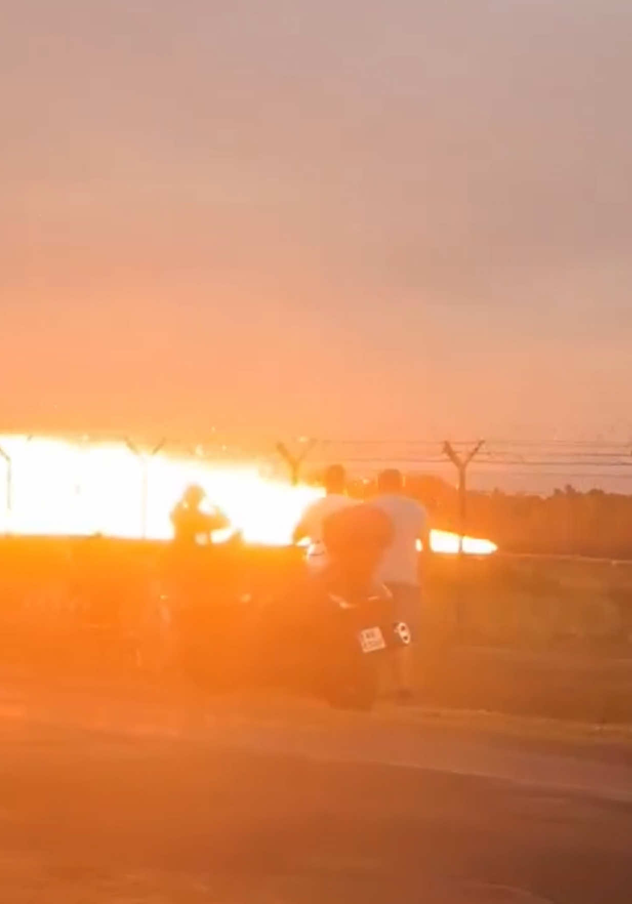 תיעוד דרמטי מפולין: מטוס F-16 התרסק באימון לקראת מטס. #חדשות12 #n12 #פולין #התרסקות