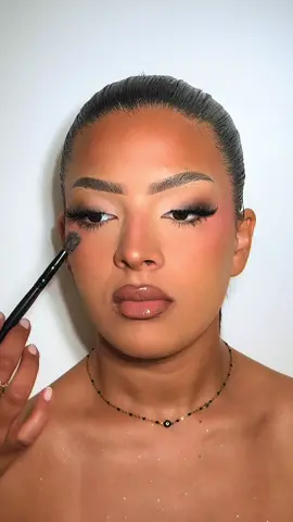Fav glam 🤎 •Fards yeux - palette bridal ams beauty  •feutre sourcil nyx ash brown et espresso •blush pink mood ams beauty •fdt nars stromboli  •bronzer ysl •anticerne too faced  •poudre Huda banana bread •gloss latte et juicy ams beauty  @AMS Beauty >>> #beauty #makeup #tutorial 