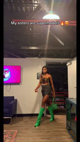 My sisters throwing a fit 😍 drop a word for them ! #fypシ #throwingafit #outfits #concertoutfit #reletable 