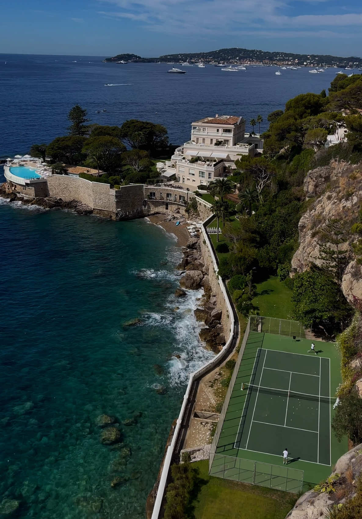 August on the Riviera 🌊🎾 #astonmartin #astonmartindbx707 #frenchriviera #oldmoneyaesthetic #monacomontecarlo #montecarlomonaco #oldmoneylifestyle #oldmoneystyle #capestel 