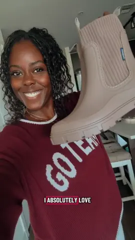 Love these boots and will be ordering in more colors! 