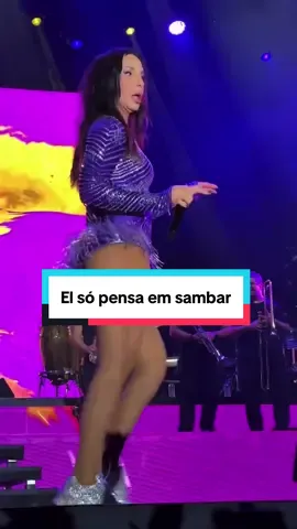 Ela só pensa em sambar 