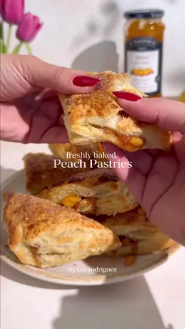 Easiest and most delicious Peach Turnovers 🍑 Comment the word RECIPE and I'll send it to you right away. What I love about this recipe is you can make these turnovers with pears, apples, peaches and even persimmons during this season! If you can still find peaches near you l'd suggest you make them exactly as I did! Comment RECIPE and I'll send you the step by step instructions!