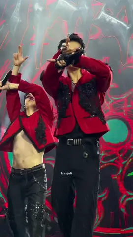 BOOM BOOM #straykids #dominatetour #chkchkboom #bangchan #hyunjin 