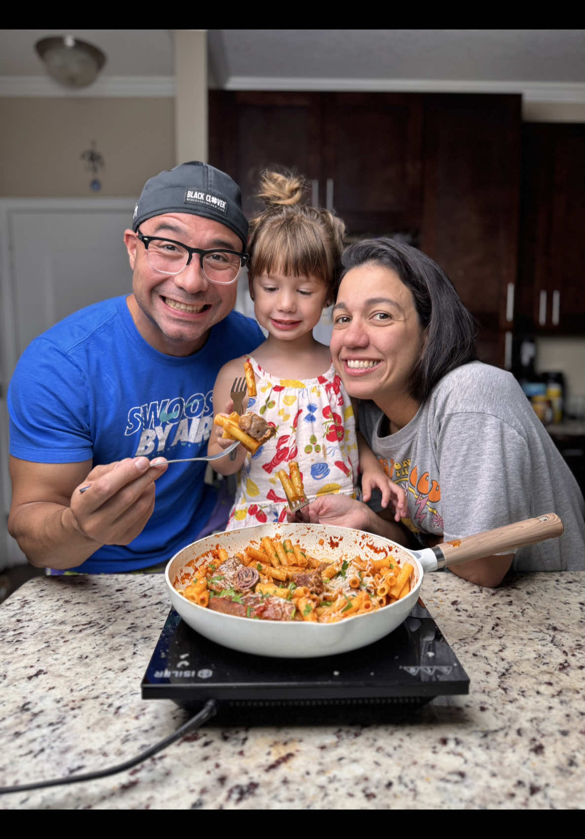 Envoltinis de carne con pasta 🤯🍝 🚨 ATENCIÓN amantes de la pasta y la carne 🚨 Hoy te traigo una receta que es 🔥 nivel dioses: 🥩 Bistecs finitos 🥓 Jamón serrano que le da ese toque gourmet 🧀 Queso parmesano (o el que más te guste) 🧄 Mantequilla con romero, ajo y paprika 🍅 Una buena salsa para pasta 🍝 Y por supuesto… tu pasta favorita El resultado 👉 un plato elegante, brutal de sabor y que parece de restaurante pero hecho en tu cocina 👨‍🍳✨ ¿Lo mejor? Fácil de preparar y 100% aprobado para sorprender a tu familia, pareja o a ti mismo 😉 🔥 Si quieres más recetas así, no olvides seguirme y compartir este video 🙌 #Envoltinis #RecetasFaciles #Foodie #CocinaConEstilo