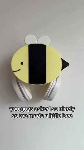 here’s a bee for your headphones! 🐝 