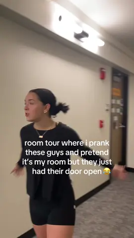 Whole dorm tour 🙋‍♂️ @Barstool U (via:@buggy) 