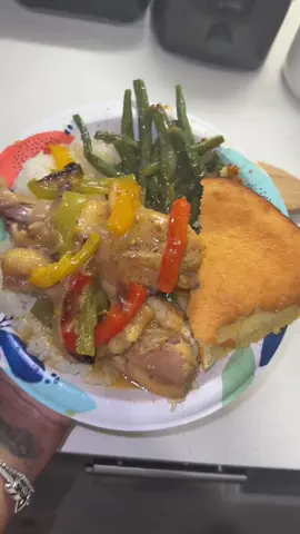 Baked Chicken, White Rice, Green Beans & Corn Bread…. #bakedchicken #cooking #bakedchickenrecipe 