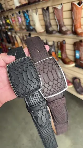 De los cintos mas vendidos! 🐍 Disponibles de tallas 32-44 ✅ #pythonprintbelts #python #artesanias #leatherbelts 