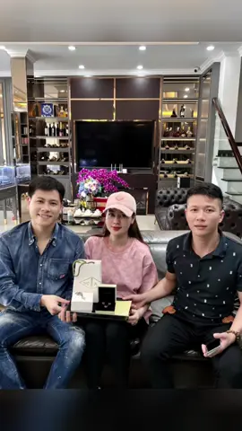 Cảm ơn vợ ck bạn iu luôn tin tưởng và ủng hộ bạn nhé 🥰🥰🥰 ✅ Set dây chuyển và bông tai Vancleef ✅ Dây chuyền chữ T 💎💎💎