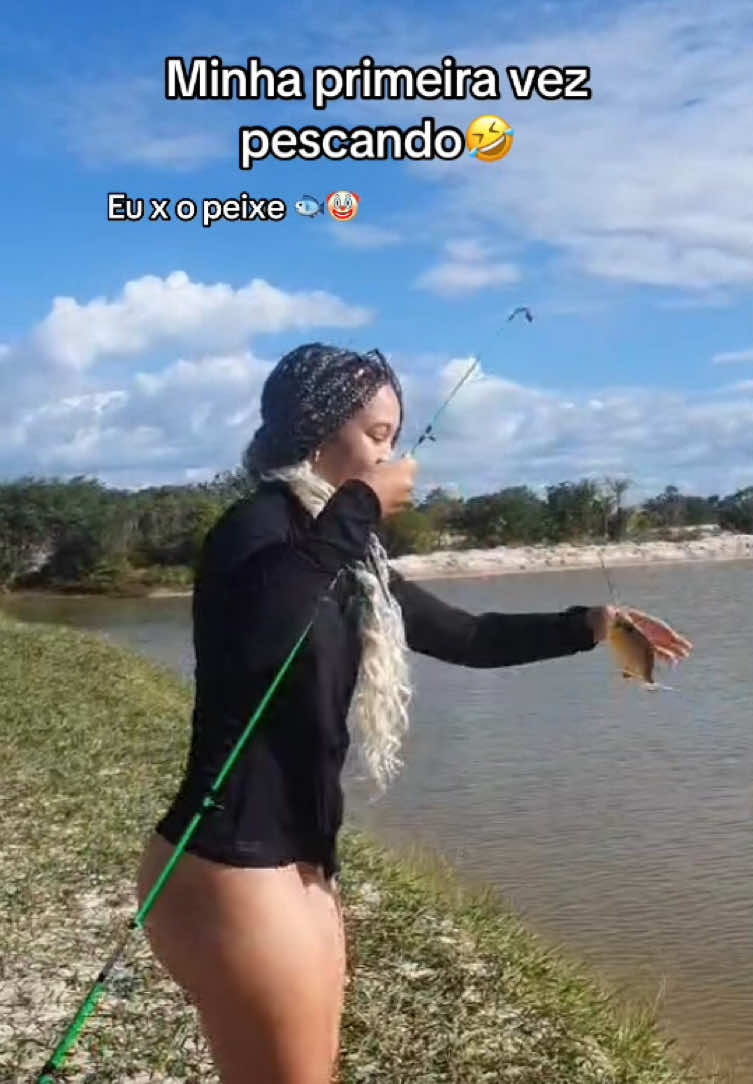 Peixe 1 eu 0 🤡 Quem vê pensa que era um tubarão 🤣 #pesca #meme #engracado #fyp #foryou 