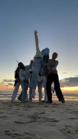 lang geleden #zee @sarah @Eloïse @nina @Emma @stormezand @febe 