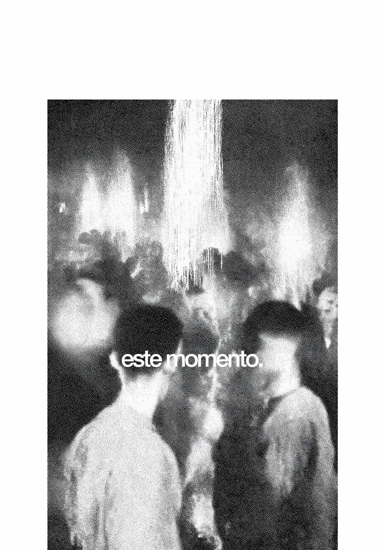 Tu marca personal se ve igual que todas las demás, aquí te digo por qué.  A esto le llamo el apocalipsis zombie de LinkedIn.  Misma sonrisa falsa, mismo fondo gris, misma energía muerta. No estás construyendo una marca, estás construyendo una foto de currículum.  Y sí, todos se dan cuenta. Esto es lo que realmente funciona. No haces retratos corporativos, haces estudios de carácter.  Le digo a chat GPT que construya ambientes que cuenten historias. Piensa en una cafetería en golden hour con destello de lente sangrando por la ventana.  Piensa en una azotea con el desenfoque de la ciudad detrás de ti. Piensa en un taller con herramientas dispersas, pero hazlo intencional. Pero aquí está el truco real.  Micro-expresiones. No quiero pulido, quiero humano. Confiado pero accesible, ligera inclinación de cabeza, ojos que realmente conectan.  ¿Y las imperfecciones? No son errores, son personalidad. Caída de luz en un lado, ligero desenfoque de movimiento en las manos, grano analógico que hace que se sienta como si alguien realmente capturó este momento. Los materiales también importan. Mezclilla áspera, cerámicas mate, metales cepillados. No energía corporativa de plástico. ¿Y la iluminación? Coincide con quien eres. Flash duro para personalidades audaces. Luz suave de ventana para tipos accesibles. Sombras melancólicas para creativos. Deja de pedirle a la IA fotos profesionales. Pídele que muestre tu vibra. Porque cuando tu marca personal realmente se siente personal, ahí es cuando la gente deja de hacer scroll y empieza a seguirte. ¿La mejor parte? Sáltate la sesión de fotos de $2,000. Construye tu estudio de carácter en tres minutos.​​​​​​​​​​​​​​​​ #fyp #parati #marcapersonal #ia #personalbranding 