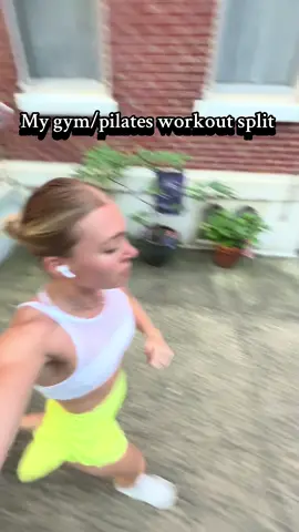 What i’ve been trying to do recently! The days will switch but generally I try to do half of my workouts in the gym and the other half will be yoga sculpt. I love switching up studios and gyms when I get a chance. I really just do whatever my boyfriend tells me to do in the gym 🙂‍↕️🙂‍↕️🙂‍↕️
