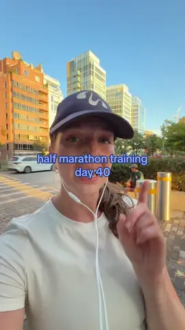 from tuesday 🏃🏼‍♀️🏃🏼‍♀️ #halfmarathontraining #dchalf #halfmarathon #nikerunclub #intervalrunning 