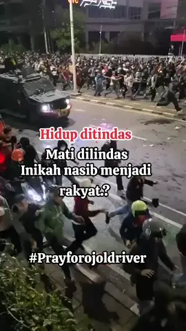 Innalillahi wainnailaihi rojiun. Telah gugur seorang ojol di demo 28/08/2025, korban adalah pengemudi ojek online, yang dilindas oleh oknum ....... Semoga amal ibadah beliau diterima di sisi Allah Swt aaminn. 🤲 #ojol #driverojol #pejuangnafkah  #negrikonoha #keadilanharusditegakkan 