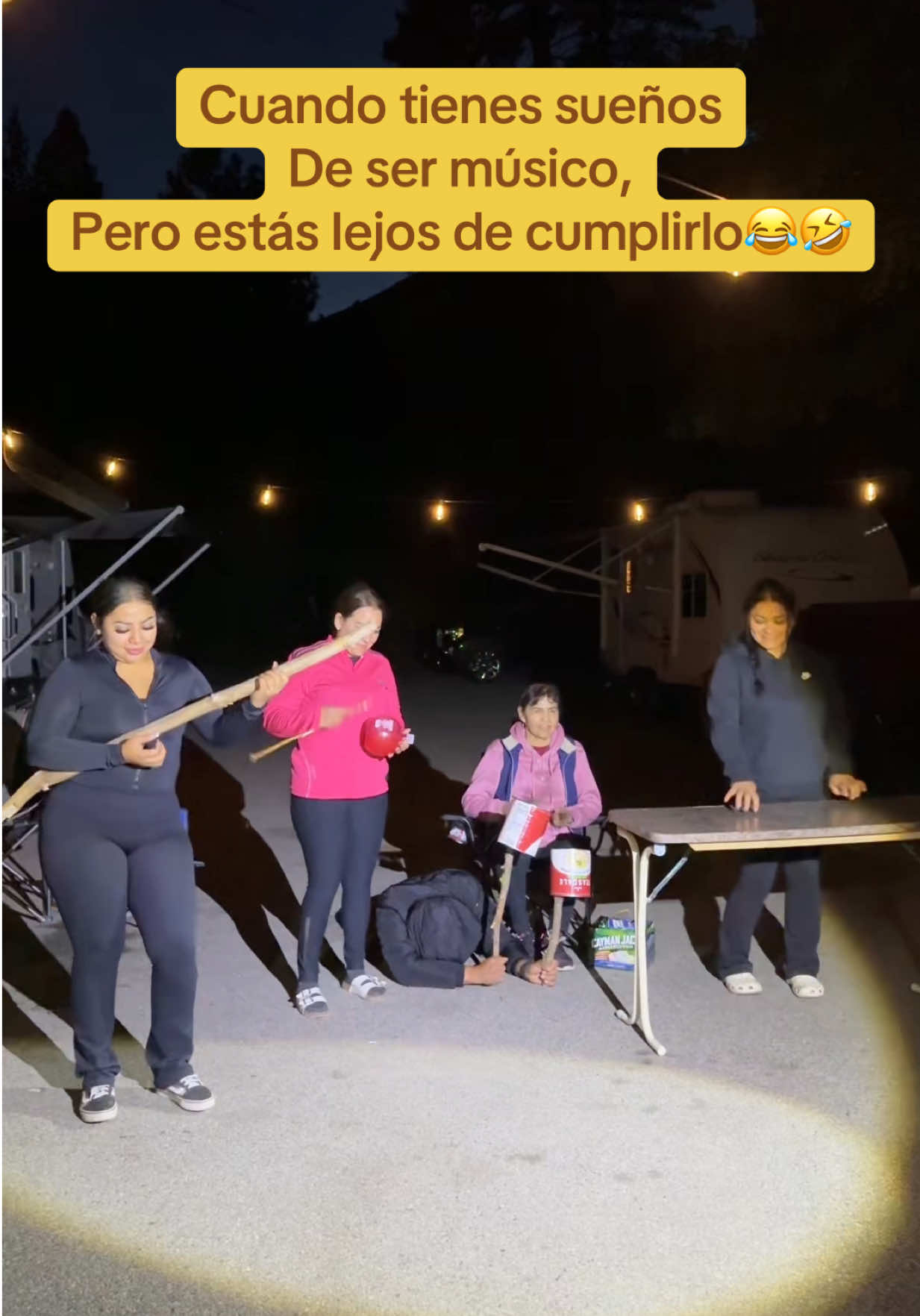 Cuándo quieres ser música, pero estás lejos de cumplir tus sueños😂😂😂 #musicos #musicoslocos #musicales #comedia #risas #instrumentos #Cumbia #laquebradita #campingfun #funnycamping #fyp #viral #parati #foryoupage 