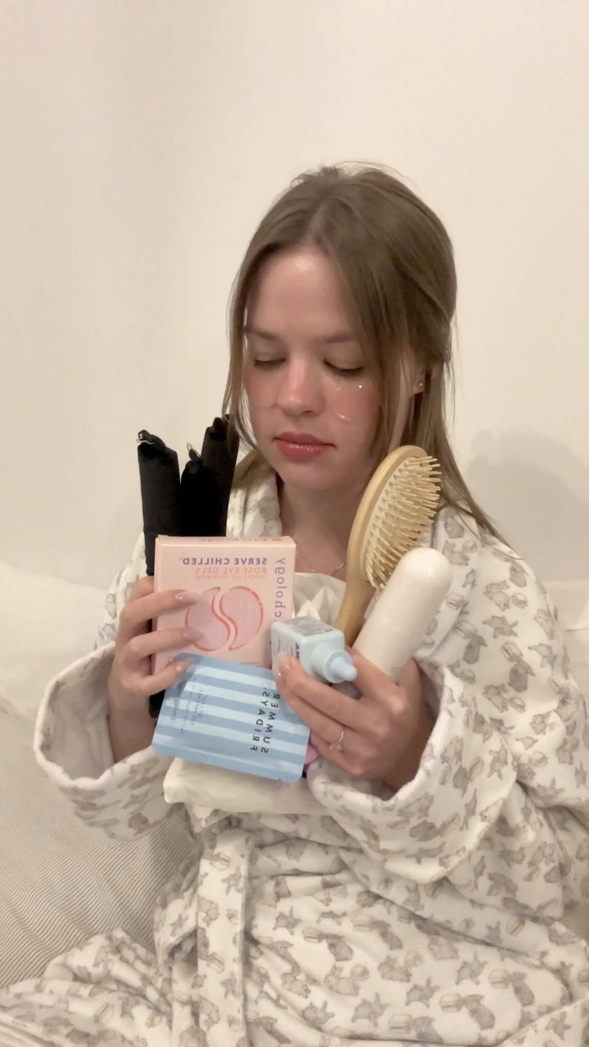 nightstand favourites 🌙 @Patchology @Summer Fridays @rhode skin @laneige_us @LANEIGE Europe @byoma ☁️✨ #skincareroutine #whatsinmynightstand #glowyskin #cleangirl 