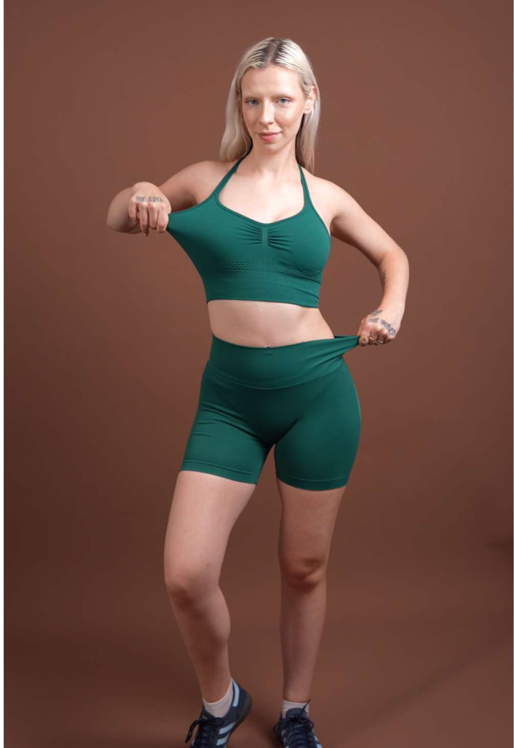 POV: You stretch once… And suddenly want the set in every shade💙❤️💚 @VIVI VICTORIA 👩🏻‍🦳🐈‍⬛🎧  #brxl #fyp #matchingset #tiktokmademebuyit #gymoutfit 