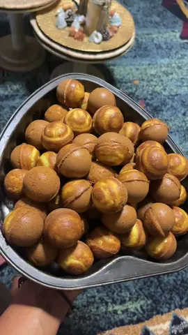 Yummies cake pops !!! The ultimate pastry and small chop you need on a low budget for all your events and occasions 🙂🤤! Can be designed and topped in a panoply of ways 🤩 60 pieces for 5000 fcfa  A dozen for 1000 fcfa. ☎️ 682462318 📍Buea , Bakweri Town  #cakepop #popcake #fyp #pourtoi #Buea 