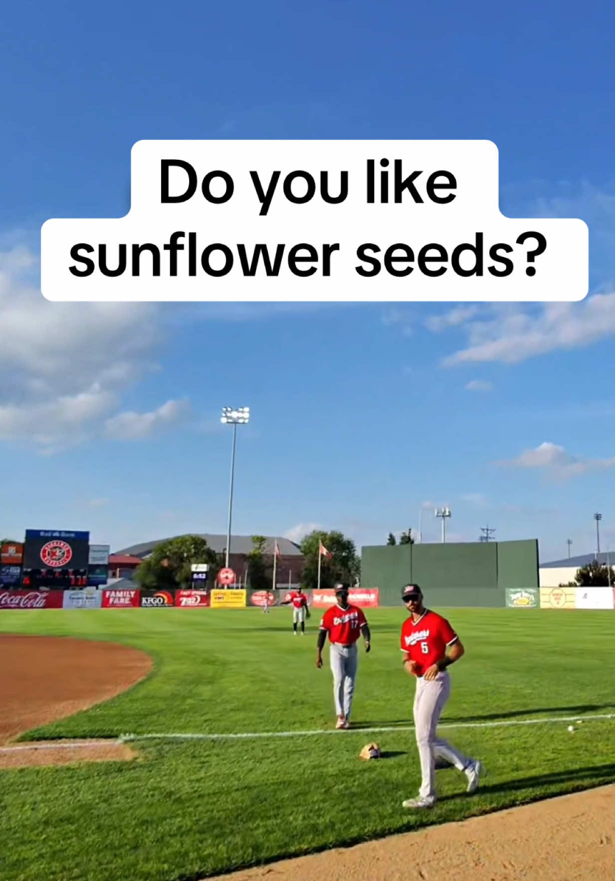 Trying SMACKIN’ Cheddar Jalapeño sunflower seeds before the game ⚾️