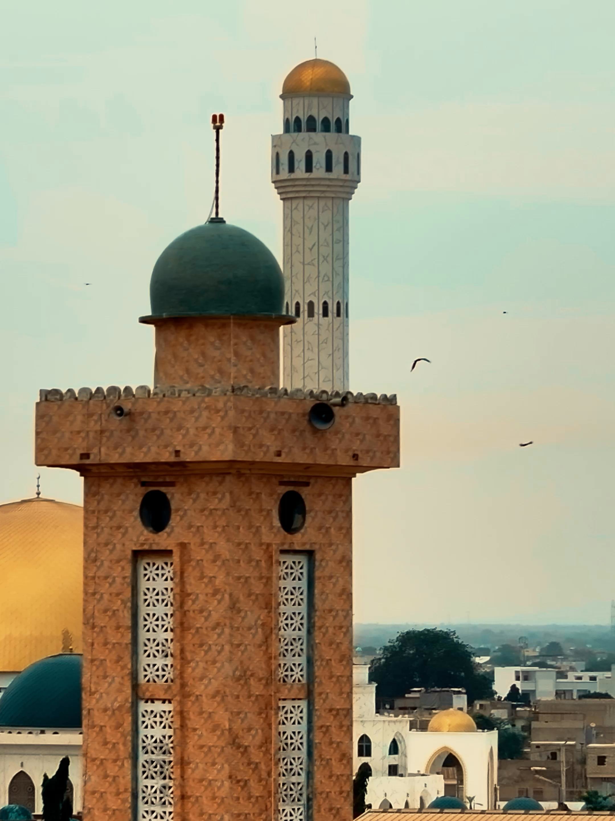 GRANDE MOSQUÉE DE TIVAOUANE #tivaoune #gamou_tivaouane #tidiane_mouride_khadre_layéne #tidiane_yii #serignebabacarsy ##Sénégal #to_prod #TO_PROD #reels #clips #Touba