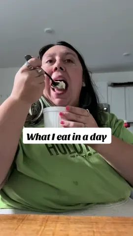 Please keep in mind that I am also exclusively breastfeeding my baby girl and that is burning calories! #ftm #breastfeeding #whatieatinaday #Vlog #mom