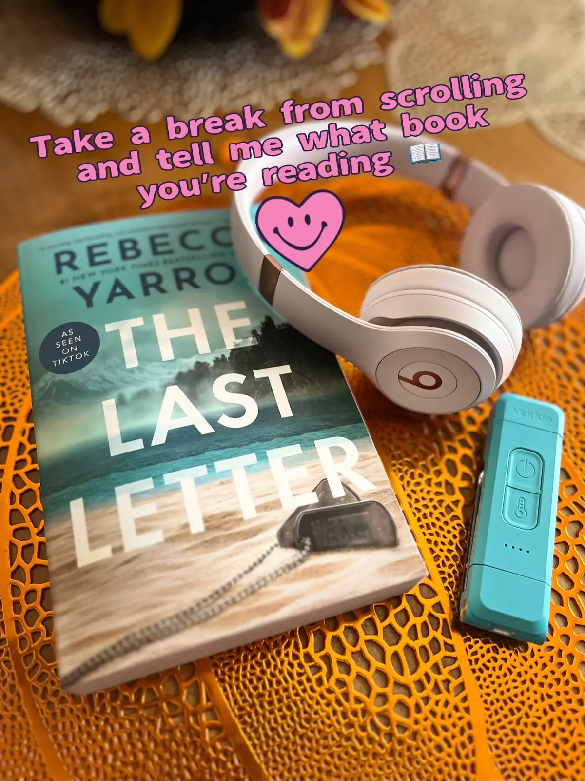 I’m reading and listening at the same time it’s so relaxing 🫶🏼📚📖🎧 #BookTok #audible #booklover #thelastletter 