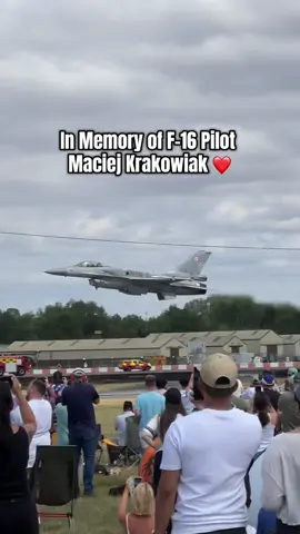 Can’t even believe the news 💔  One of the best displays at RIAT 2025, My condolences to all his friends and family at this difficult time  #fyp #f16 #airshow #f16crash #sad