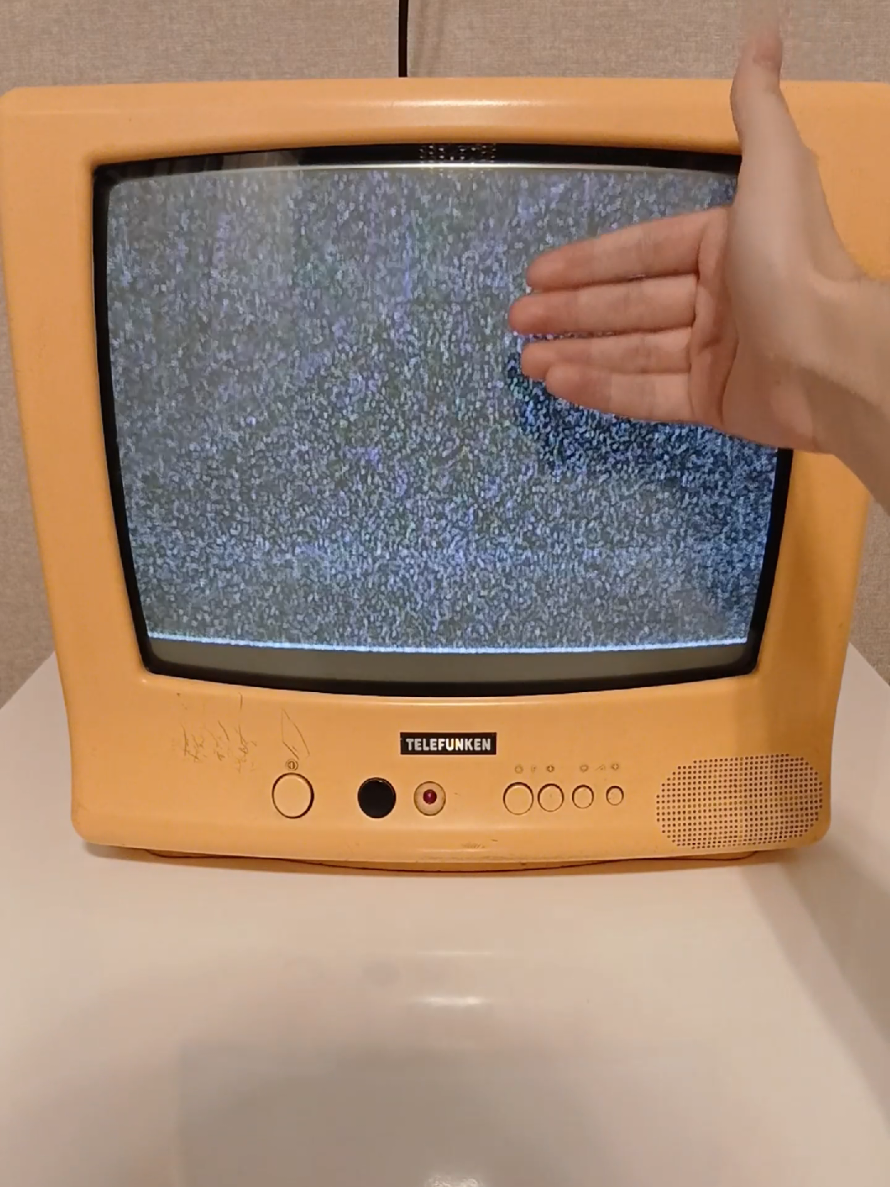 Touching a CRT TV and hearing that static… childhood vibes 📺✨ . . . . #retrogaming #crt #crttv #retro  #nostalgia 