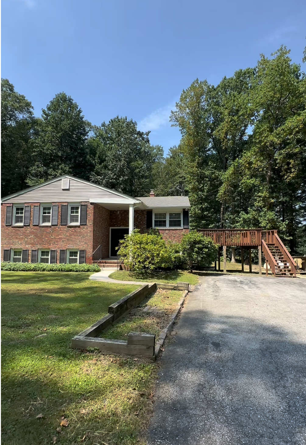 Want a private showing of this home or need more information about today's market? contact me below! Wanna buy a house? 📨 robert.dicrosta@kw.com 🔍 robertdicrosta.kw.com 📱267-907-6434 ☎️ 215-757-6100 📍 Keller Williams Real Estate  #houses #pa #montgomery #realestate #homes 