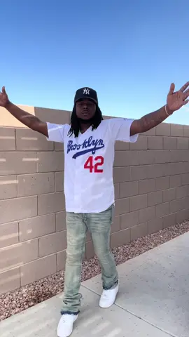Mannnn this Jackie Robinson jersey is now one of my prized possessions!! Hit that link if you  want one🔥😮‍💨 #viral #tiktokshop #fashion #jersey #Brooklyn 